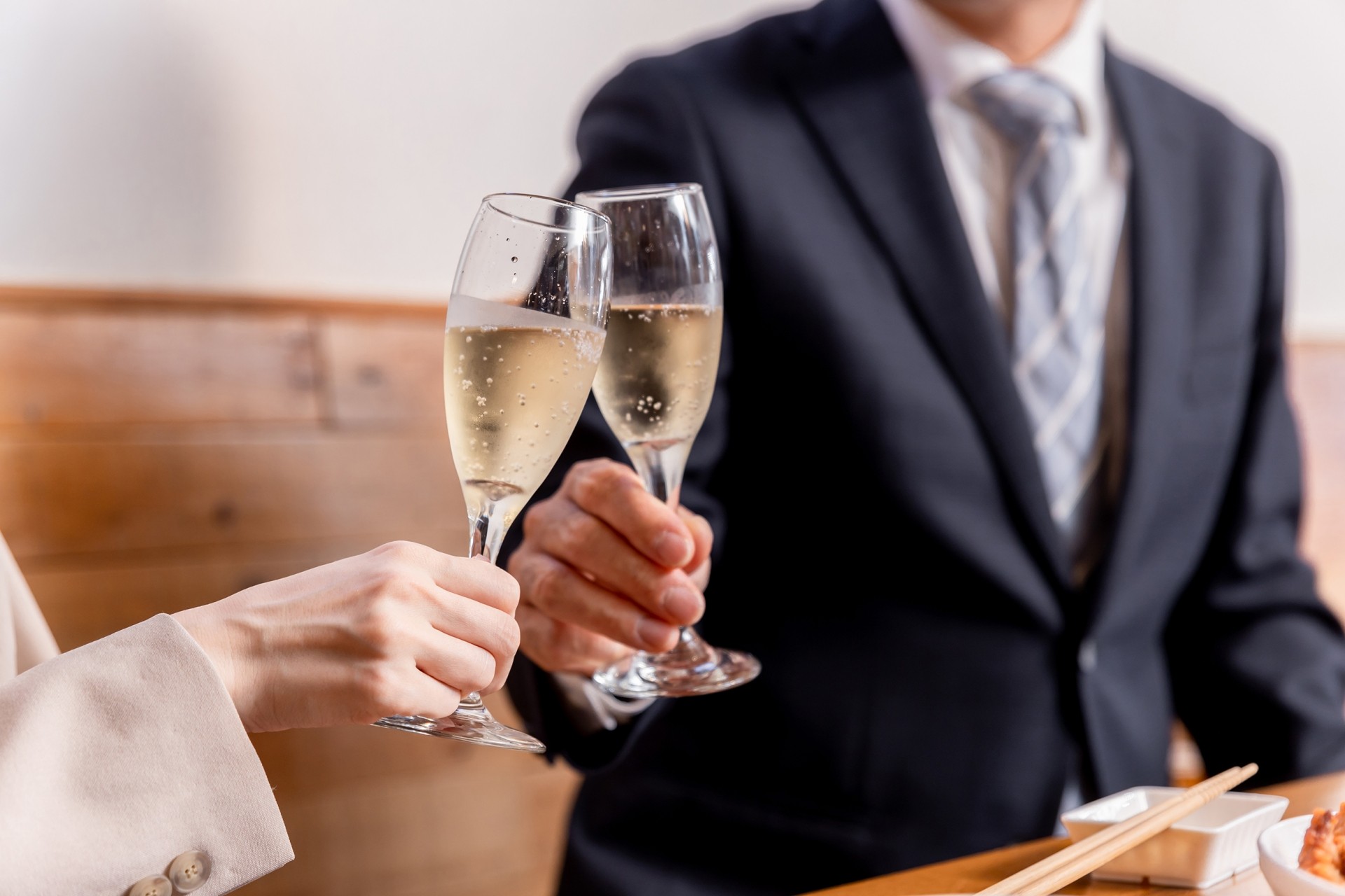 ハイクラスな交流を楽しむ | 大阪のギャラ飲みなら株式会社テラス